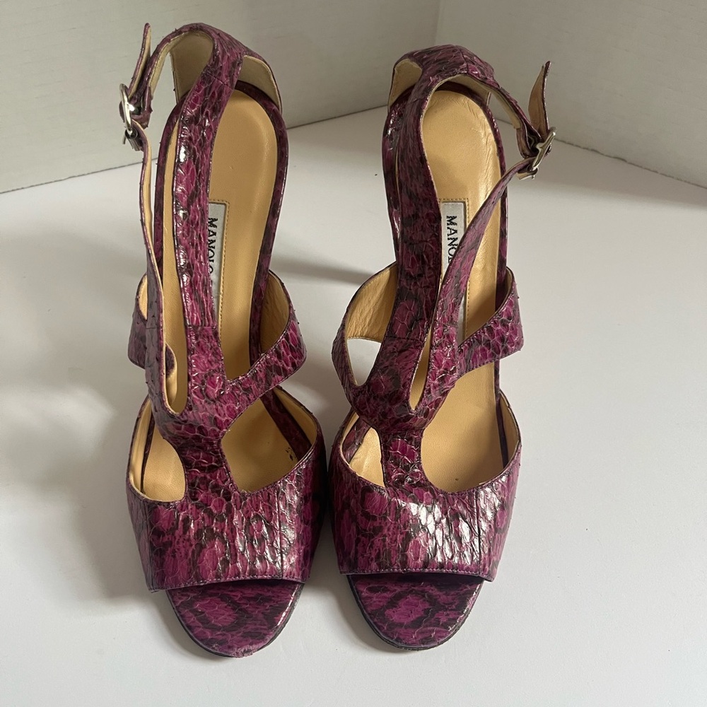 Manolo Blahnik Purple Snakeskin Peep Toe Ankle Strap Sandals EU 37.5 / US 7.5